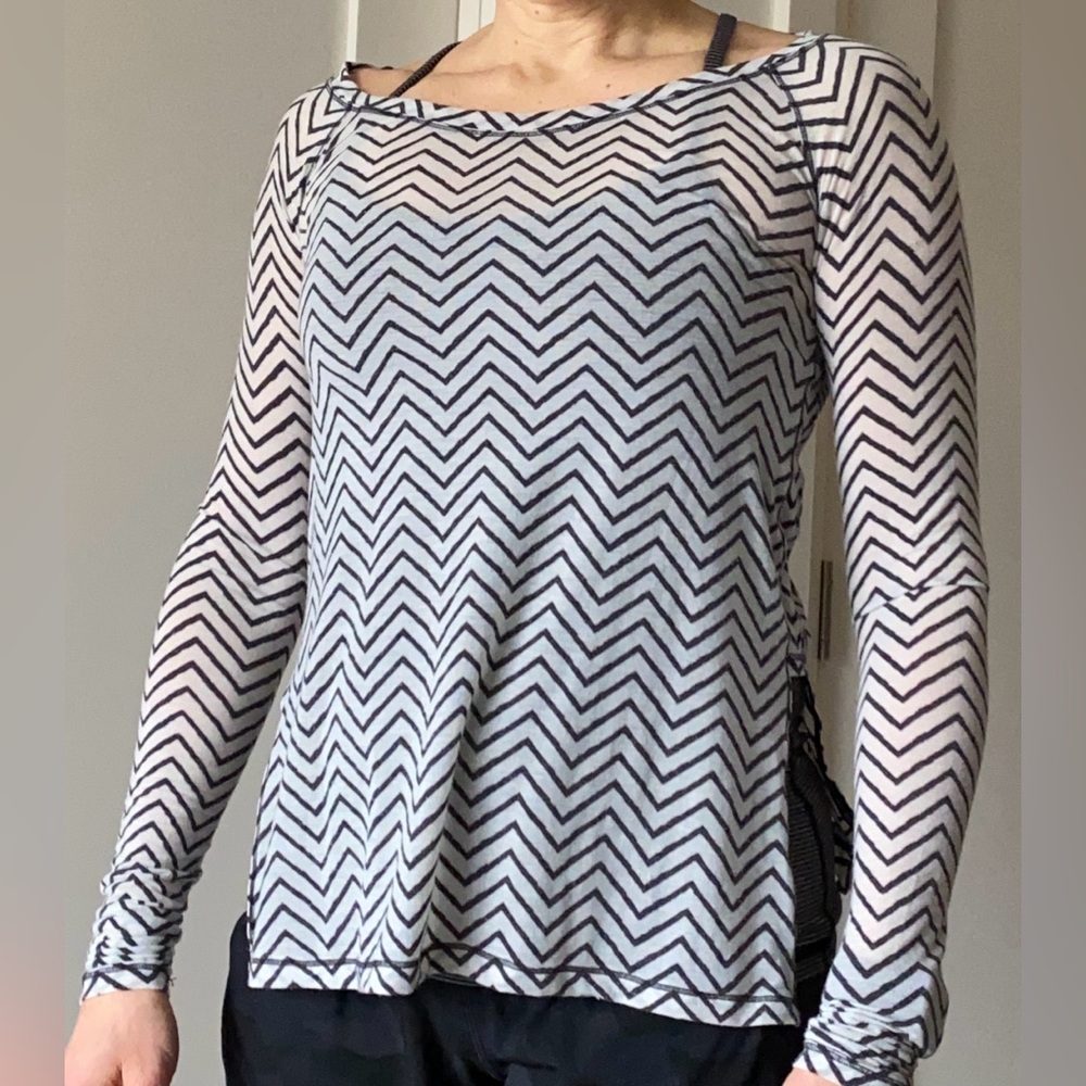 Lululemon Chevron Patterned Black and White Top
